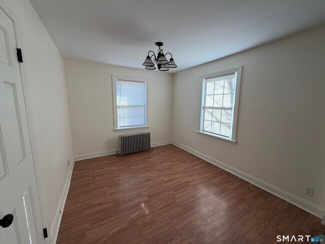 Building Photo - 535 Chase Ave