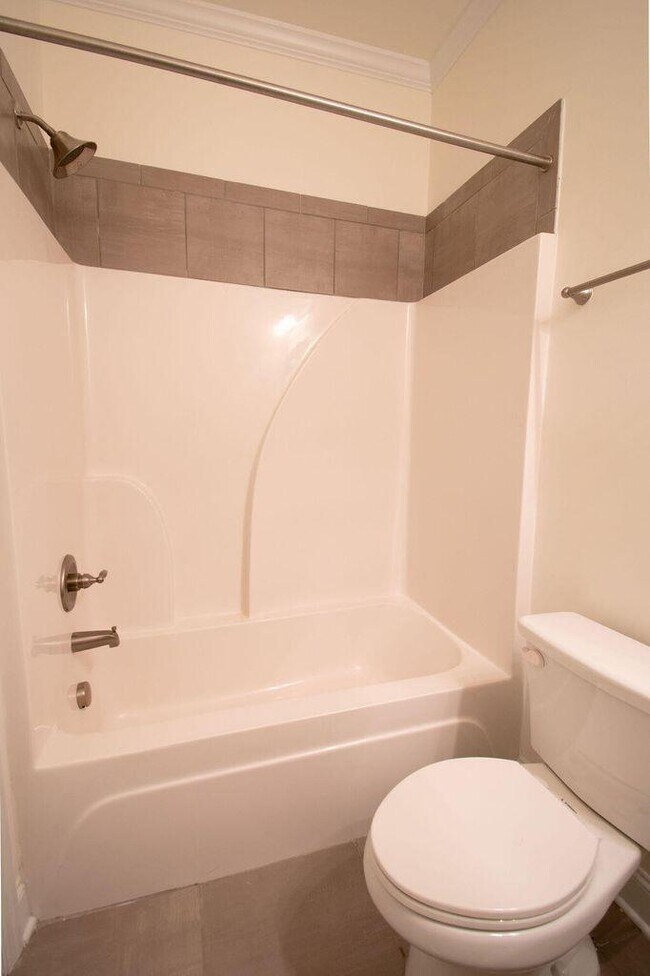 Building Photo - 1609 Lindley Ln