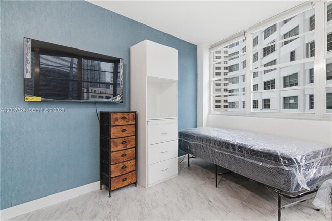 Building Photo - 801 Brickell Bay Dr