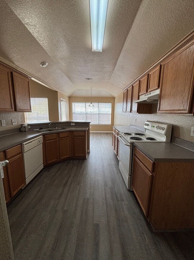 Building Photo - 525 Bretts Way