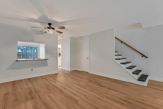 Building Photo - 2108 NE 44th St