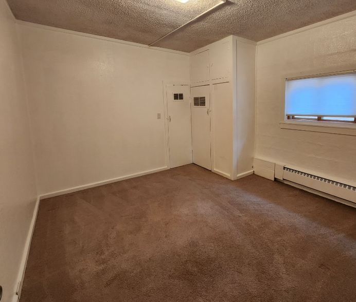 Building Photo - 919 W Lorraine Ave