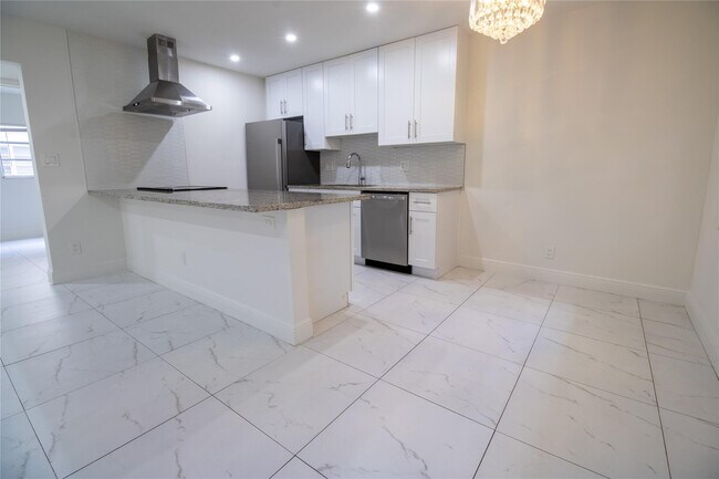 Building Photo - 1423 SW 2nd St