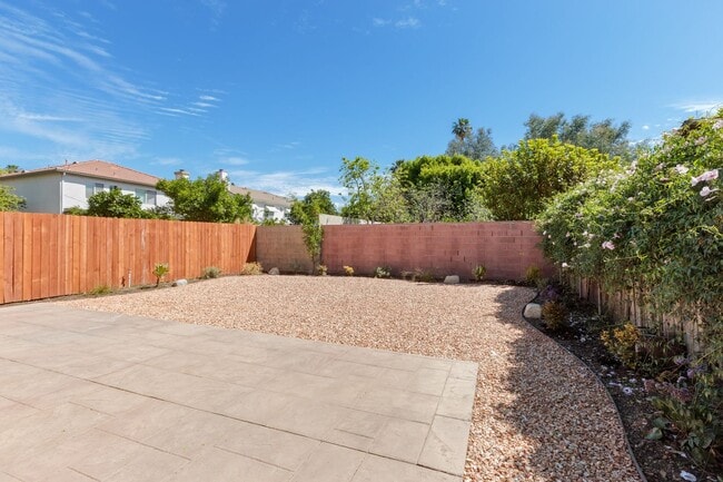 Building Photo - Private 1BD ADU Retreat with Spacious Private Rear Yard – Near CSUN