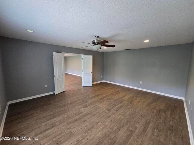 Building Photo - 180 Thornloe Dr