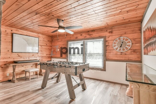 Building Photo - 230 Silver Maple Ln