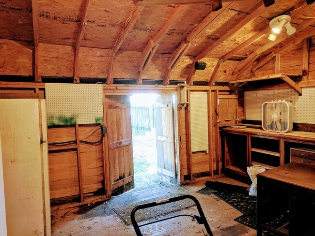 Building Photo - Spacious 3bdrm/2bth Home Located in a Well Established Neighborhood in Richmond's West End  Conve...