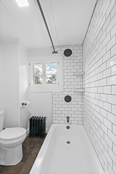 Building Photo - 4413 Albany Post Rd