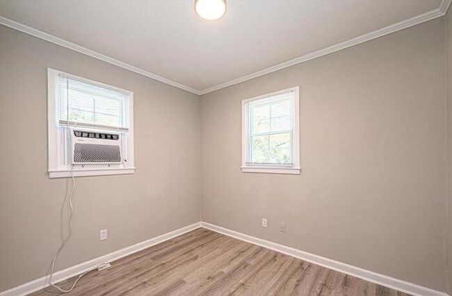 Building Photo - 184 Mill St