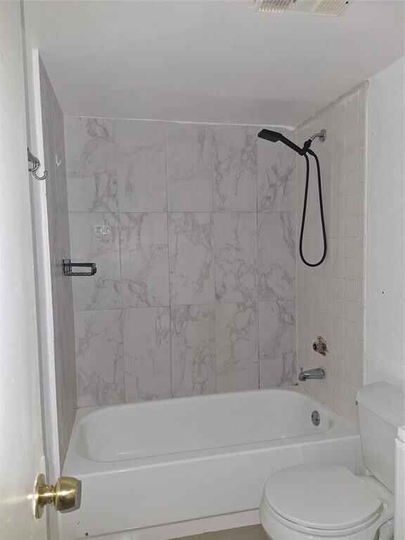 Building Photo - 10037 Winding Lake Rd