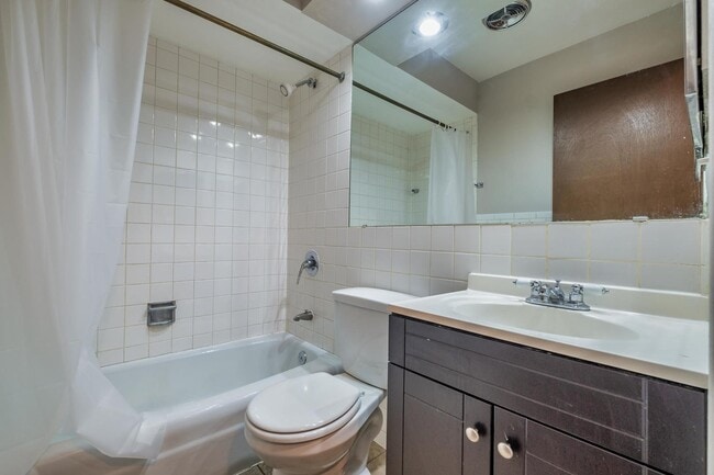 Building Photo - 5450 N Winthrop Ave