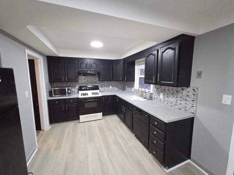 Building Photo - 4493 Telhurst Rd