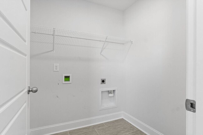 Building Photo - Pet Friendly Three Bedroom!