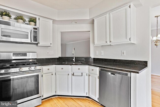 Building Photo - 8416 Cedarcreek Ct