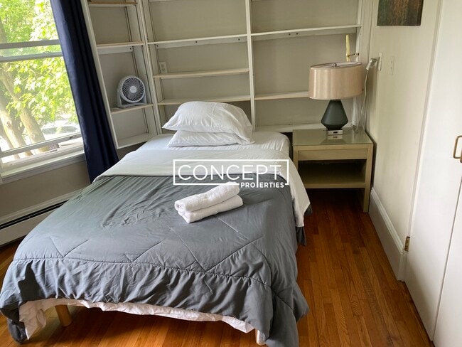 Building Photo - 1000A Memorial Dr. Unit 2B