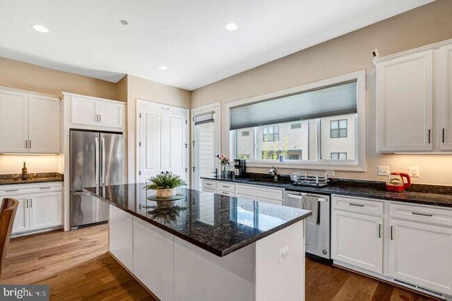 Building Photo - 12258 Sessile Commons