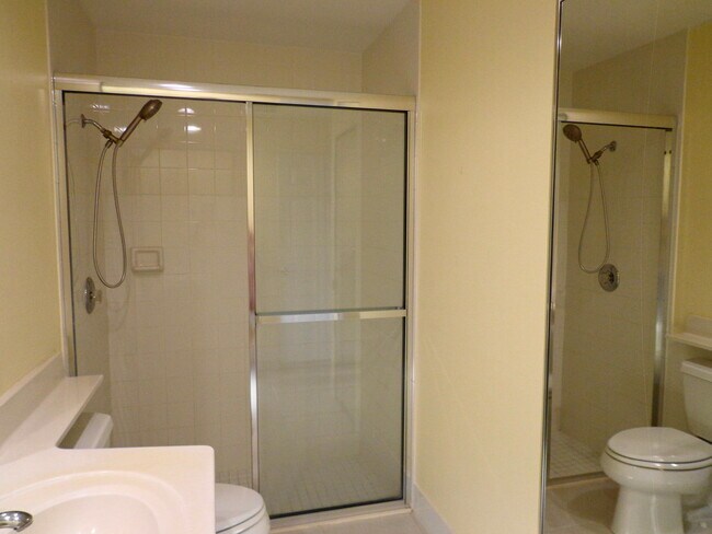 Building Photo - 8097 Montserrat Pl