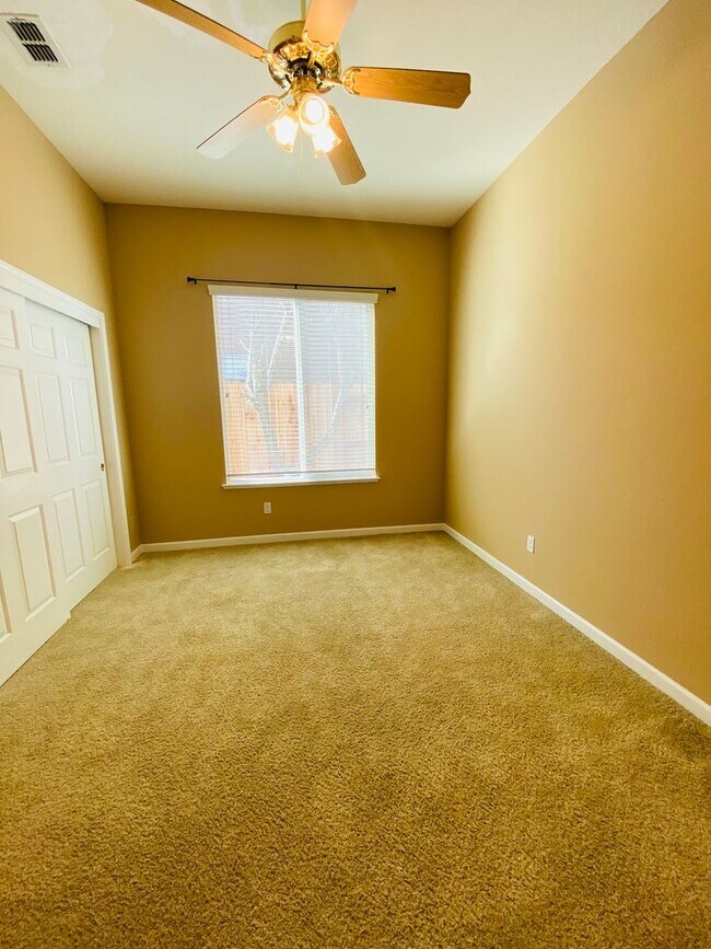 Building Photo - 9565 Stone Springs Dr