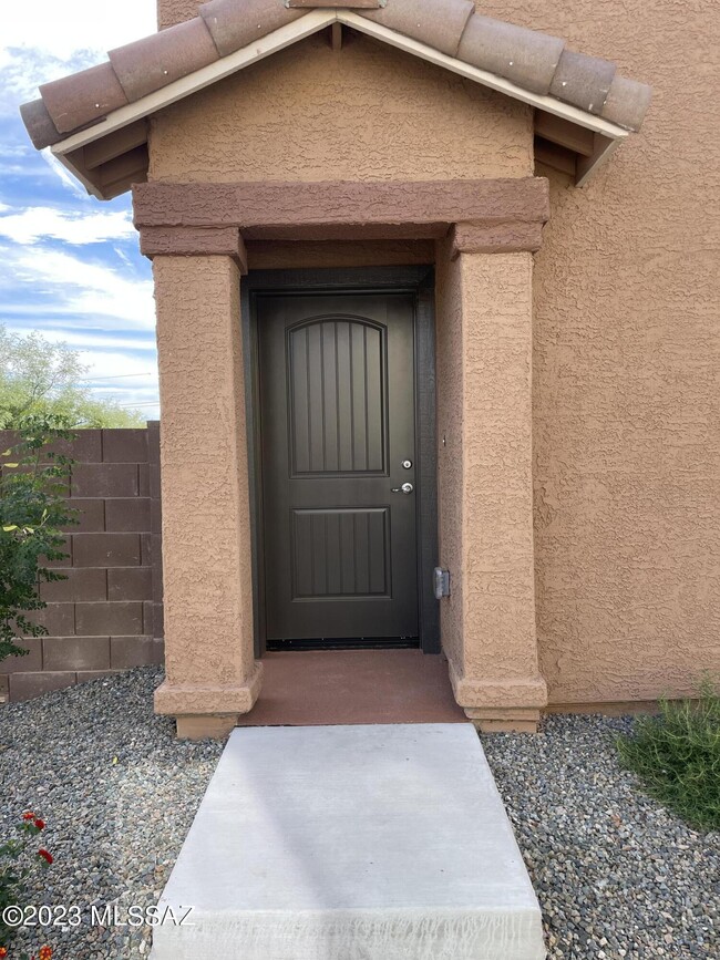 Building Photo - 1127 E Cairn St