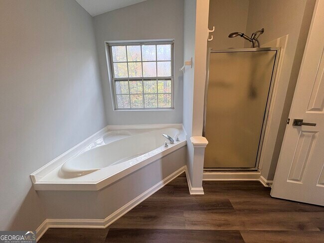 Building Photo - 1718 Graywood Dr SE