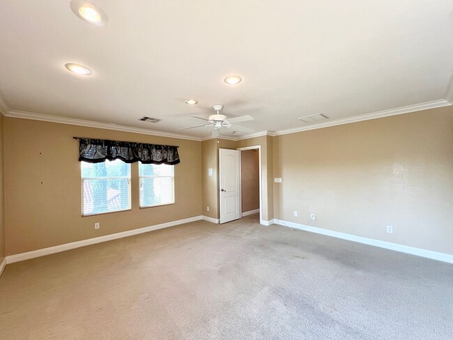 Building Photo - MOVE-IN SPECIAL! BEAUTIFUL 3 BEDROOM SUMME...