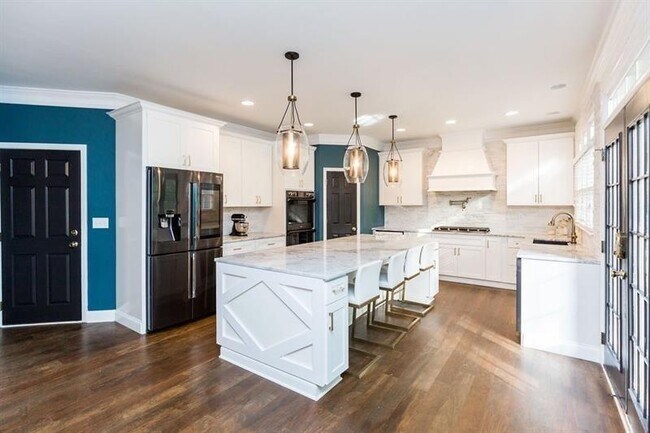 Building Photo - 14 Coopers Glen Dr SW