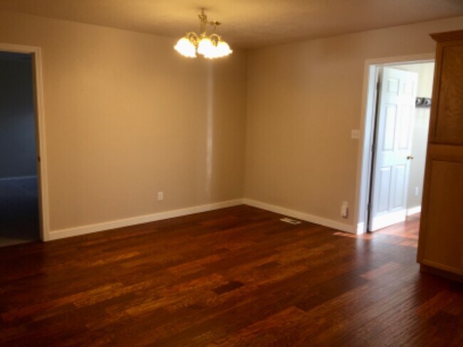 Building Photo - 714 Monticello Ct