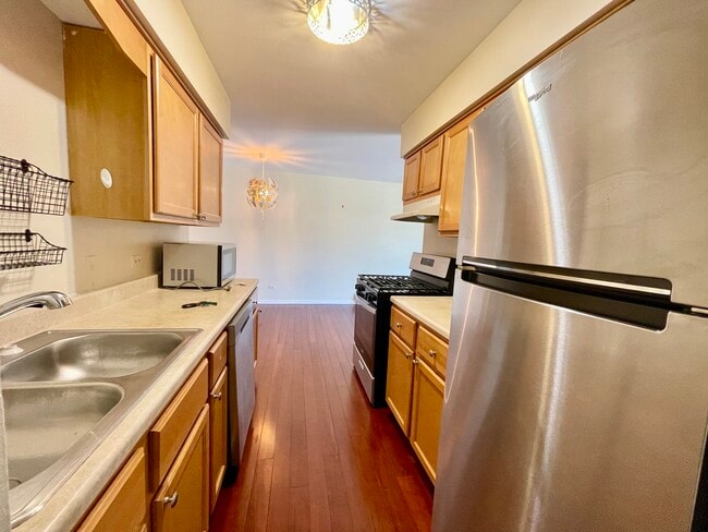 Building Photo - 49 W 66th St