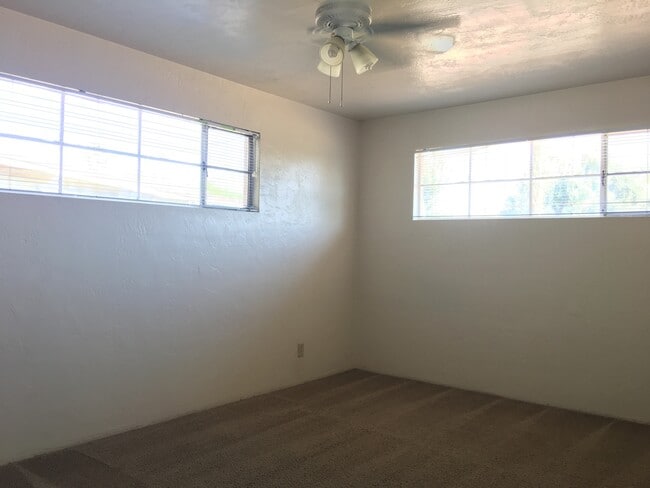 Building Photo - Tempe 3 Bed | 1.5 Bath *Landscaping Included* Close to ASU, Park, Restaurants