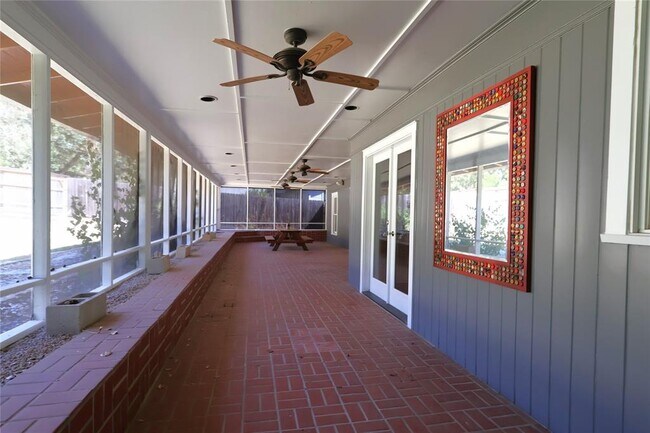 Building Photo - 4702 Shadow Ln
