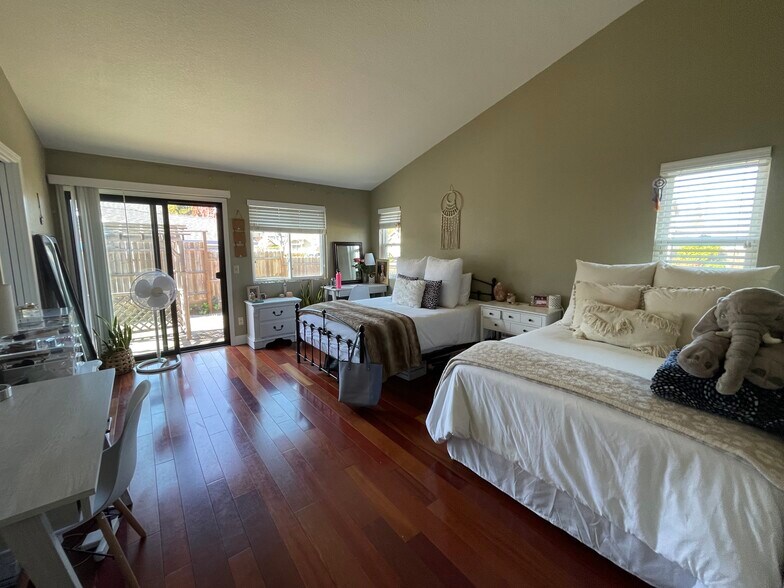 Primary bedroom is large - 205 East Sierra Avenue
