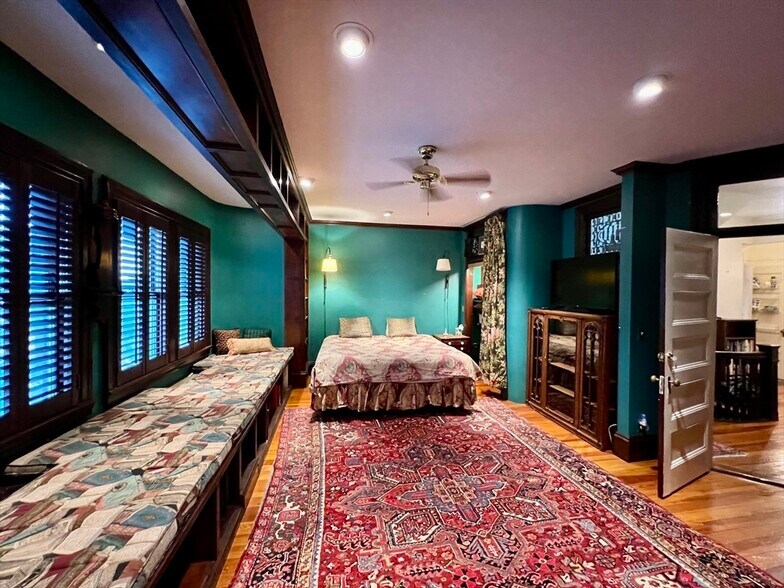 Building Photo - 811 Washington St