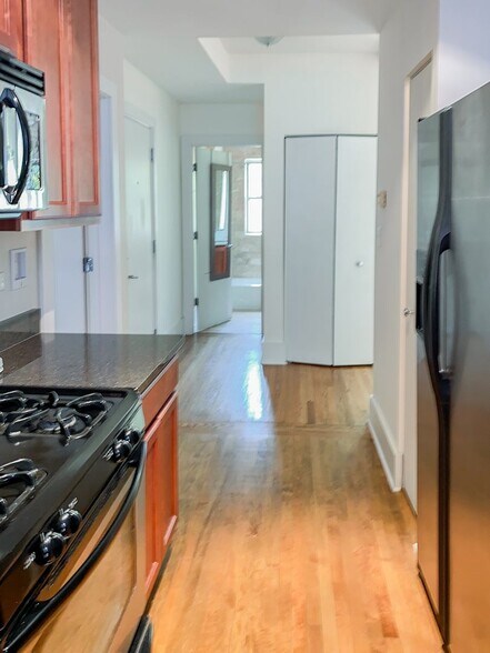 Building Photo - 3455 N Wolcott Ave