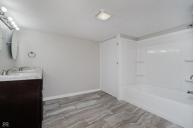 Building Photo - 324 N Tennessee St