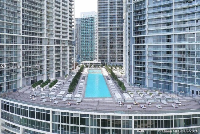 Building Photo - 495 Brickell Ave