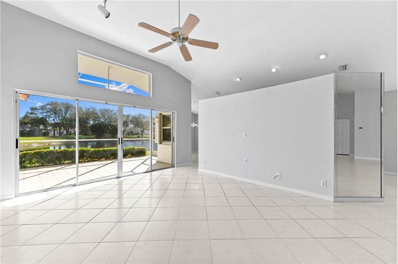 Building Photo - 14066 Glenlyon Ct