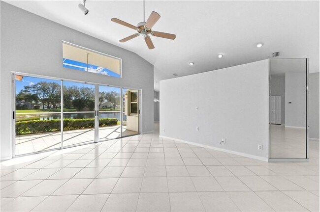Building Photo - 14066 Glenlyon Ct