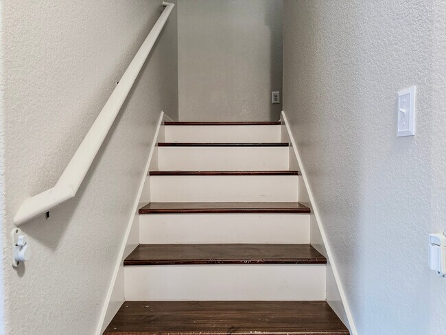 Building Photo - 36 Talladega Loop