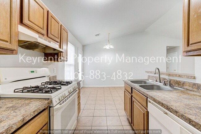 Building Photo - Cute 3BD/2BTH Duplex in Central East Norman!