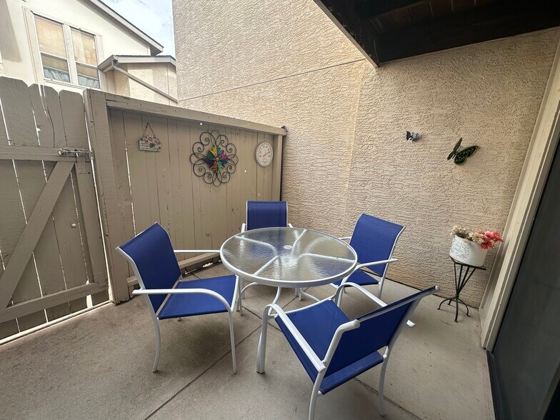 Building Photo - 3330 Templeton Gap Rd