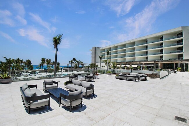 Building Photo - 1591 Gulf of Mexico Dr