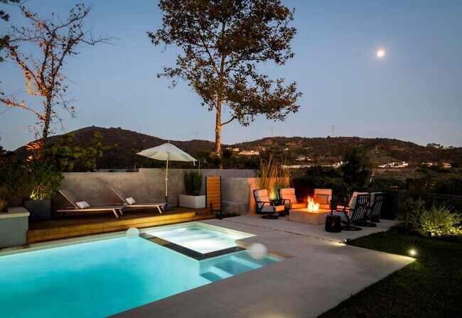 Building Photo - 2344 Banyan Dr