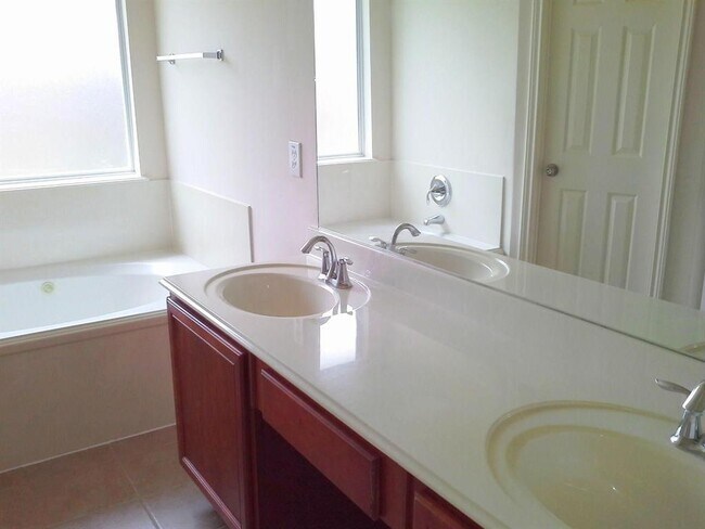 Building Photo - 25123 Ibris Ranch Dr