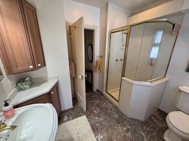 Building Photo - Spacious Spanish-Styled 3Bed/2Bath SFH For Rent in the Desirable City of Alameda, Ca!!!