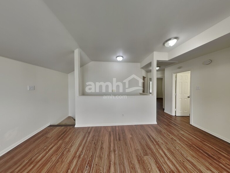 Building Photo - 6027 Coventry Falls