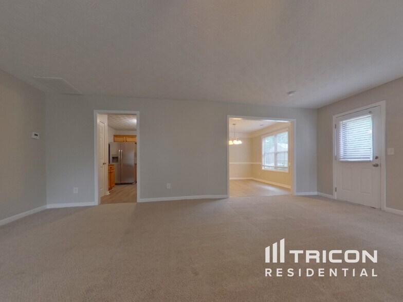 Building Photo - 207 Arbor Creek Dr