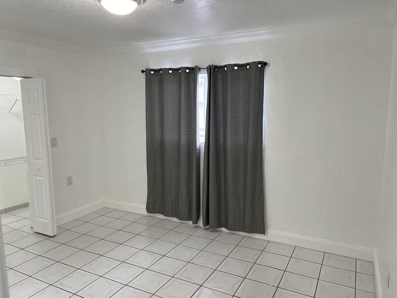 Building Photo - 649 W 14th St