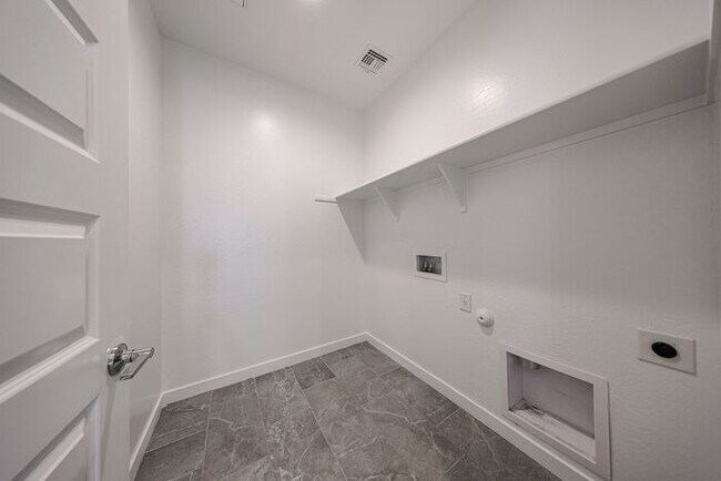 Building Photo - NEW 5 Bedroom 3 Bathroom Home Available fo...