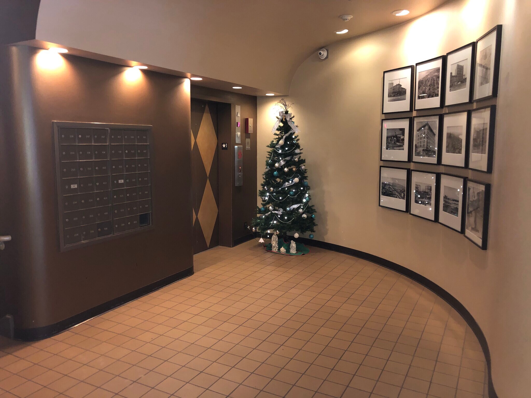 Building Photo - 2700 4th Ave