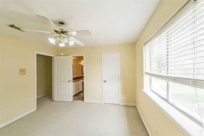Building Photo - 1706 Galleon Oaks Dr